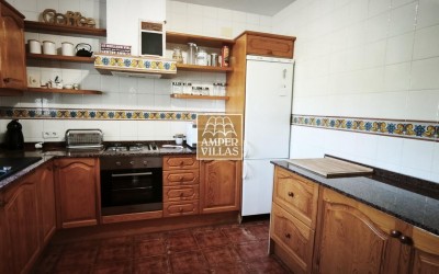 Spacious villa with guest apartment within short distance of the center of Altea la Vella.